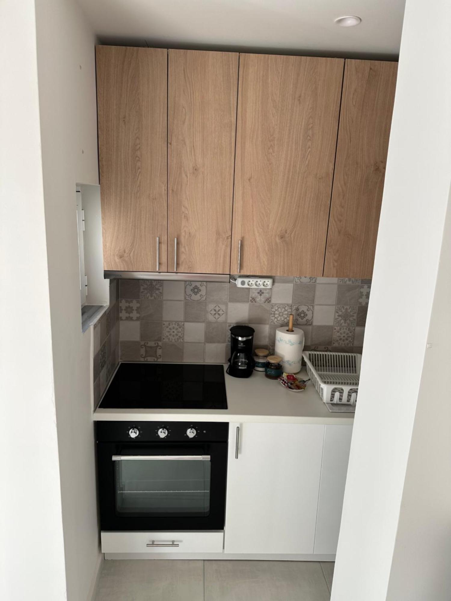 A & A Apartment *